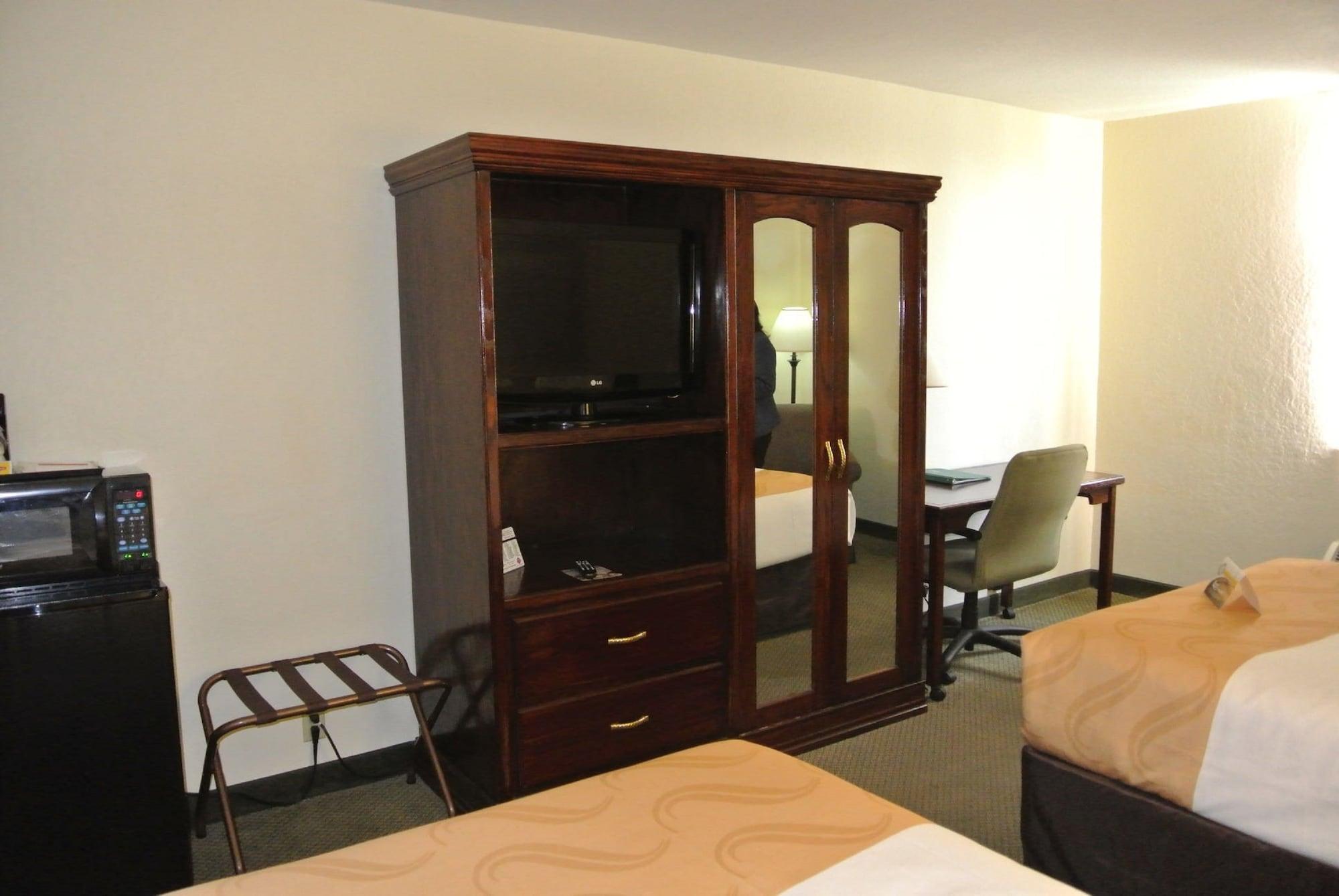 Quality Inn & Suites North Springfield Exteriér fotografie