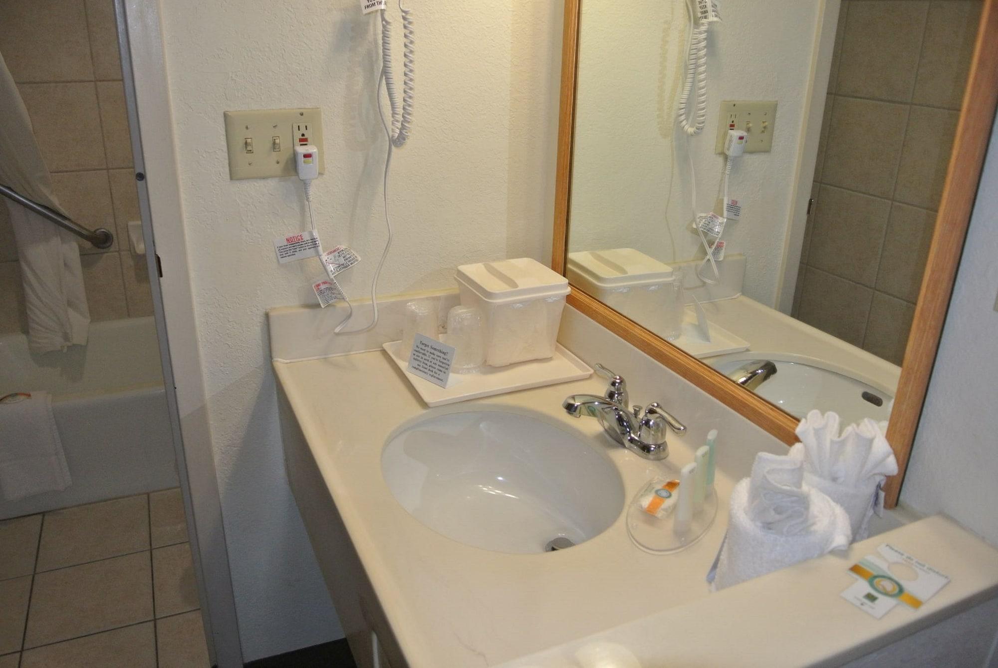 Quality Inn & Suites North Springfield Exteriér fotografie