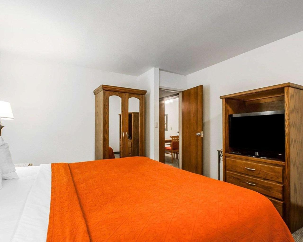 Quality Inn & Suites North Springfield Exteriér fotografie