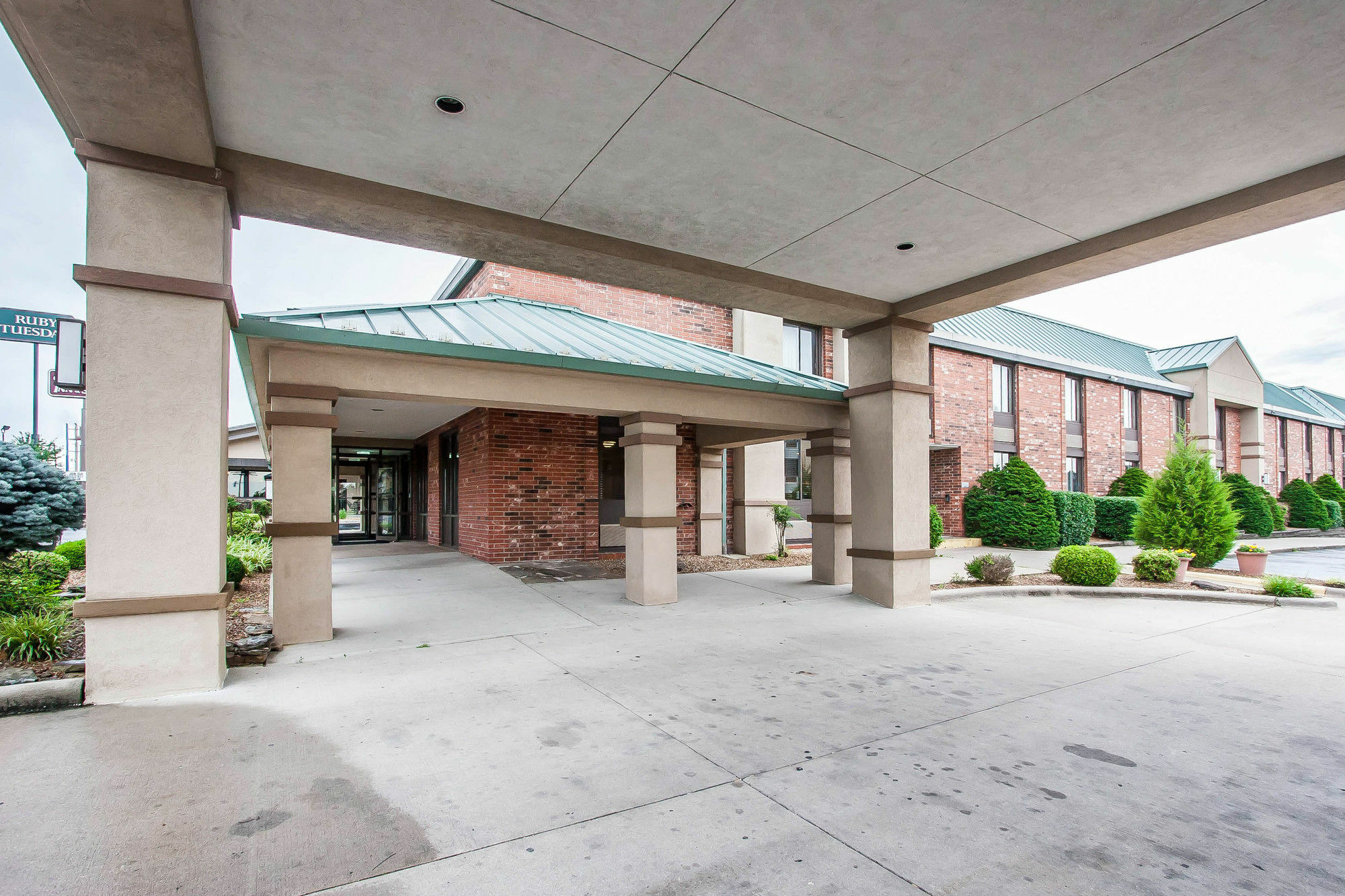 Quality Inn & Suites North Springfield Exteriér fotografie
